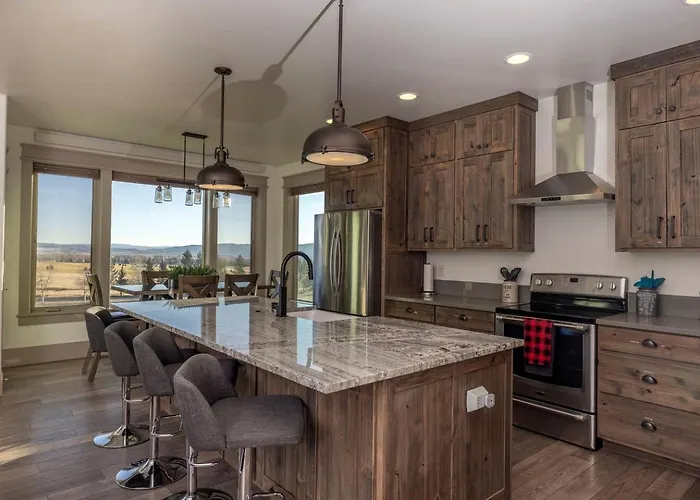 Spacious Mountain Retreat With Fireplace & Outdoor Space In Wyoming Holiday home