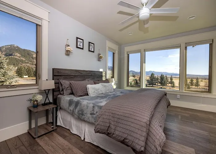 Spacious Mountain Retreat With Fireplace & Outdoor Space In Wyoming Holiday home *
