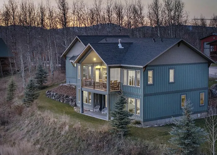 Holiday home Spacious Mountain Retreat With Fireplace & Outdoor Space In Wyoming *