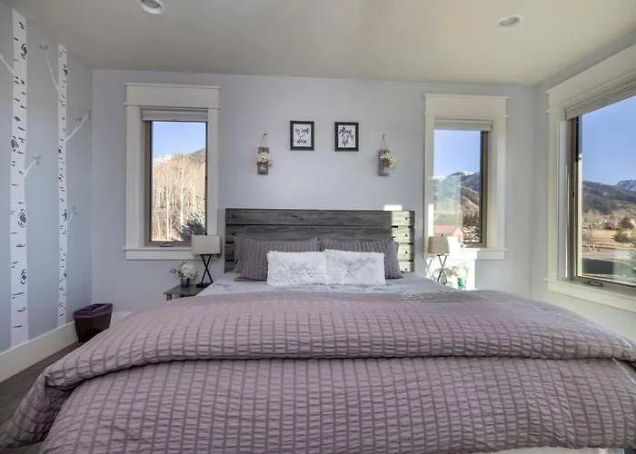 Holiday home Spacious Mountain Retreat With Fireplace & Outdoor Space In Wyoming *