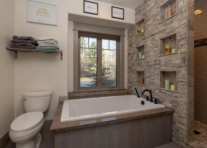 Holiday home Spacious Mountain Retreat With Fireplace & Outdoor Space In Wyoming *