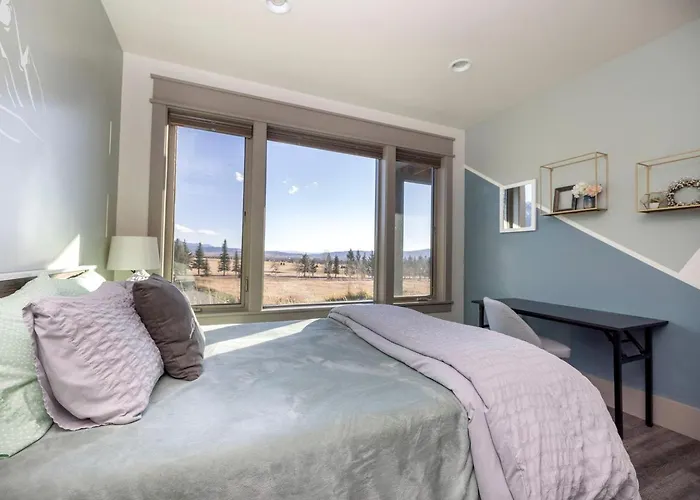 Spacious Mountain Retreat With Fireplace & Outdoor Space In Wyoming * Freedom